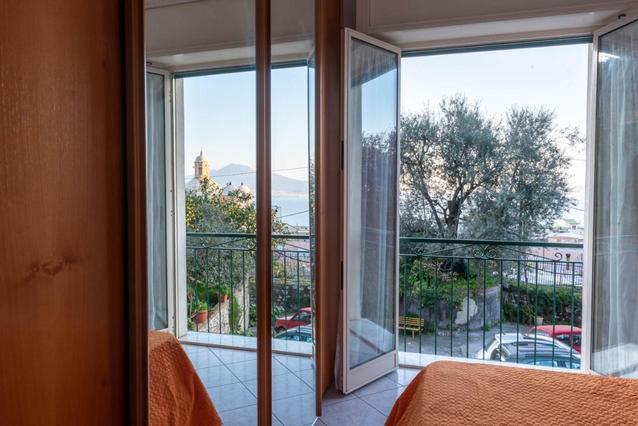 Апартаменты La Terrazza Вико-Экуенсе Экстерьер фото