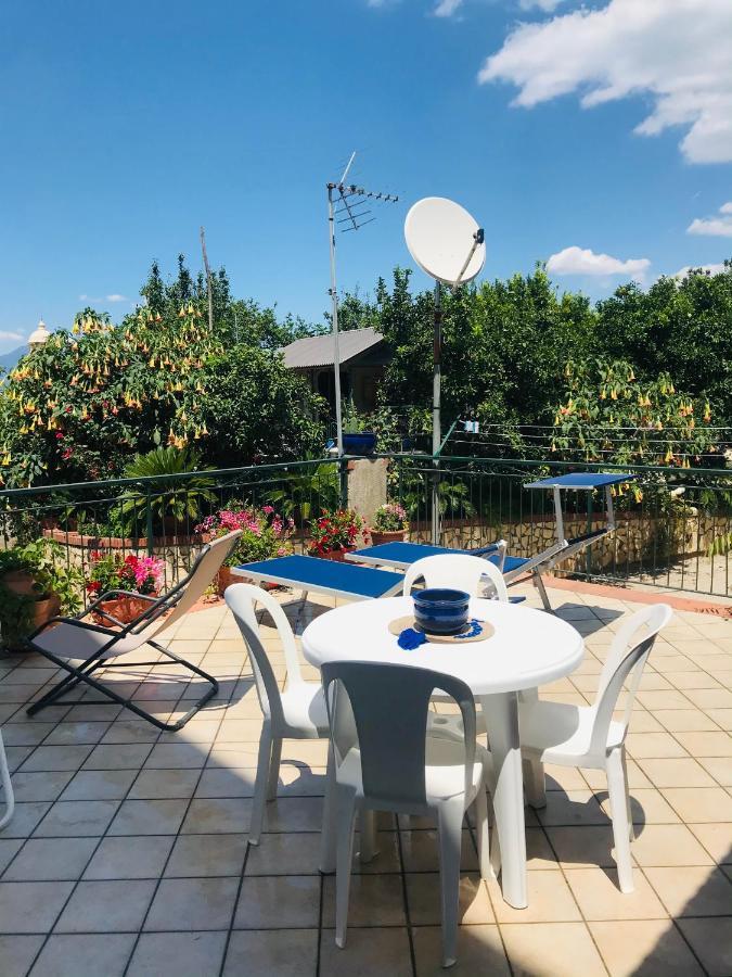 Апартаменты La Terrazza Вико-Экуенсе Экстерьер фото